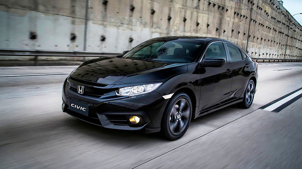 Honda показала миру дуэт обновленных Civic