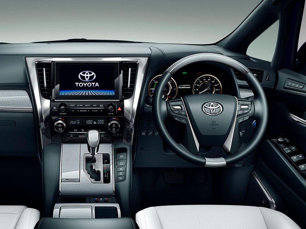 Новый Toyota Alphard: Минивэн, который нельзя не заметить