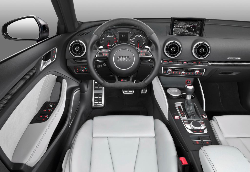 Бескомпромиссный седан от Четырех Колец - Audi RS3