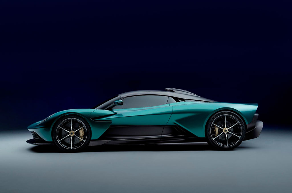Aston Martin представил очень быстрый дорожный суперкар