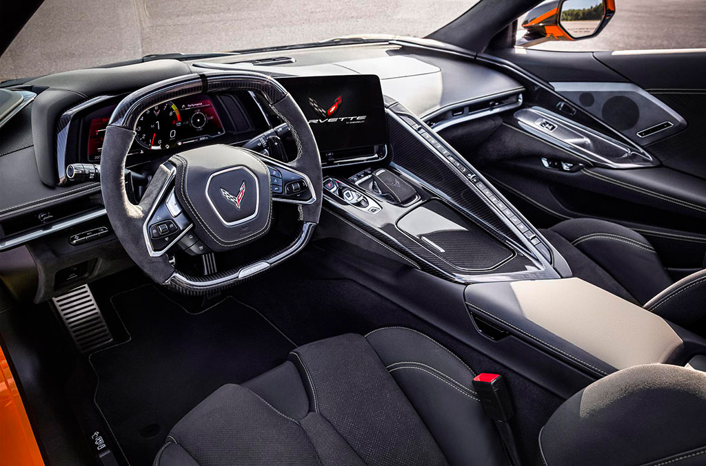 Новый Chevrolet Corvette Z06: Безумец с гоночным сердцем