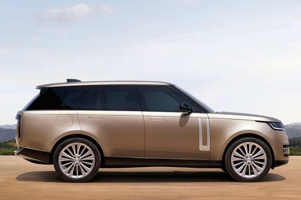 Новый Range Rover: Внешнее сходство бывает обманчиво...