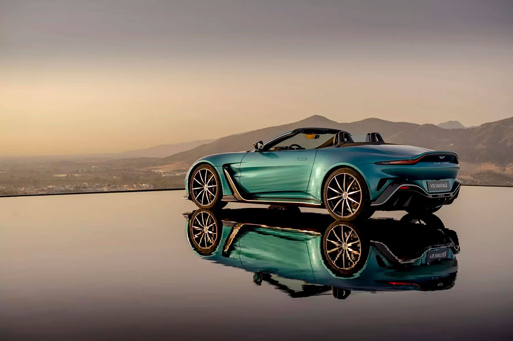 Новый Aston Martin V12 Vantage Roadster: Прощальная песня
