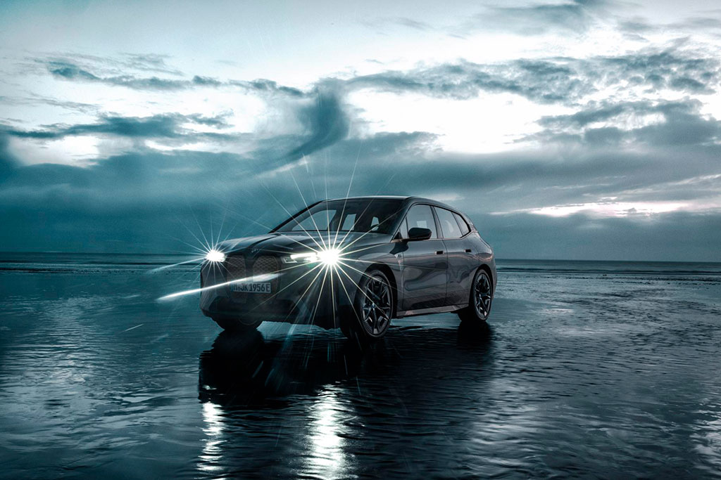 BMW iX M60: Чертовски быстрая и универсальная «электричка»