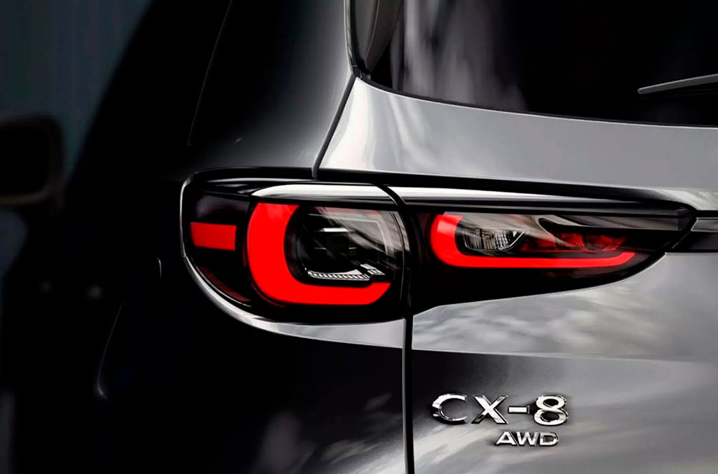 Новый кроссовер Mazda CX-8: Претендент на место под солнцем