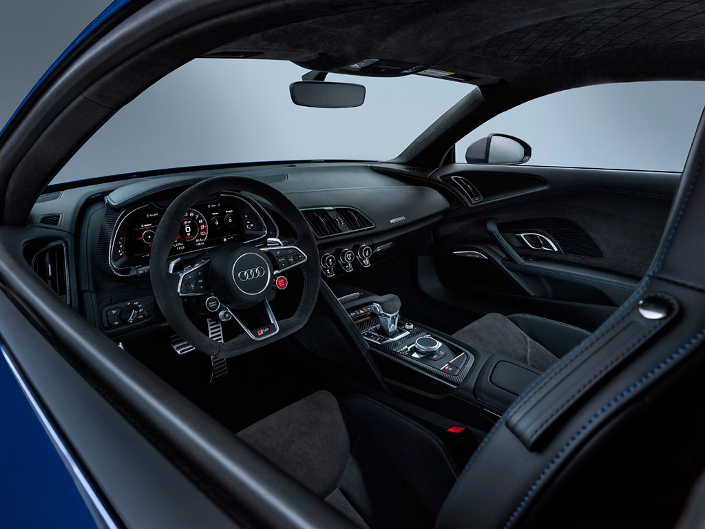 Новый Audi R8: Возросшая агрессия и витающий дух «старой школы»