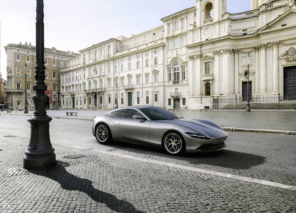 Новая Ferrari Roma: Тихая издёвка над британцами...