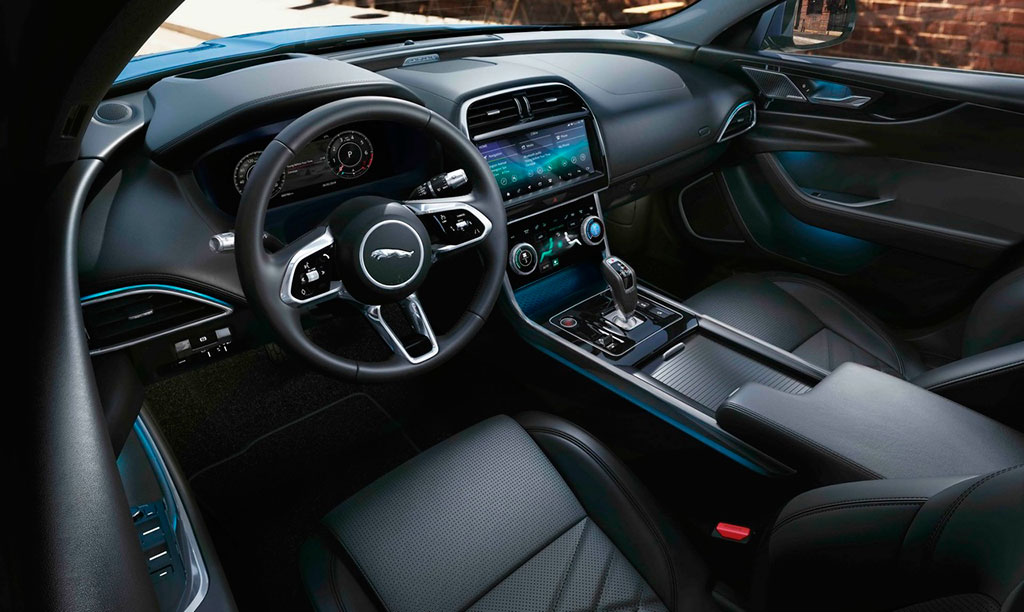 Обновленный Jaguar XE: Прибавил разума, но силенок подрастерял...