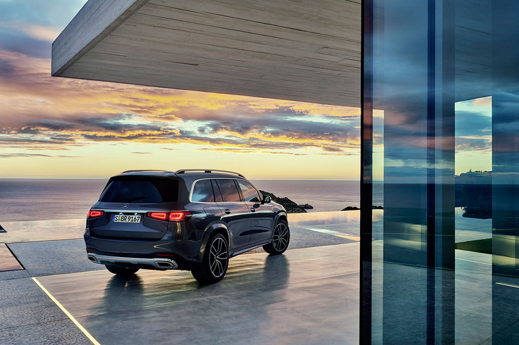 Mercedes-Benz собирается навязать BMW X7 реальную войну