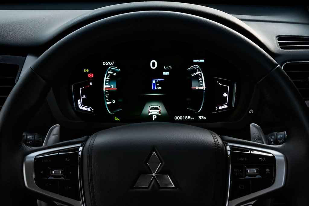 Обновленный Mitsubishi Pajero Sport: Новое лицо и возросший интеллект