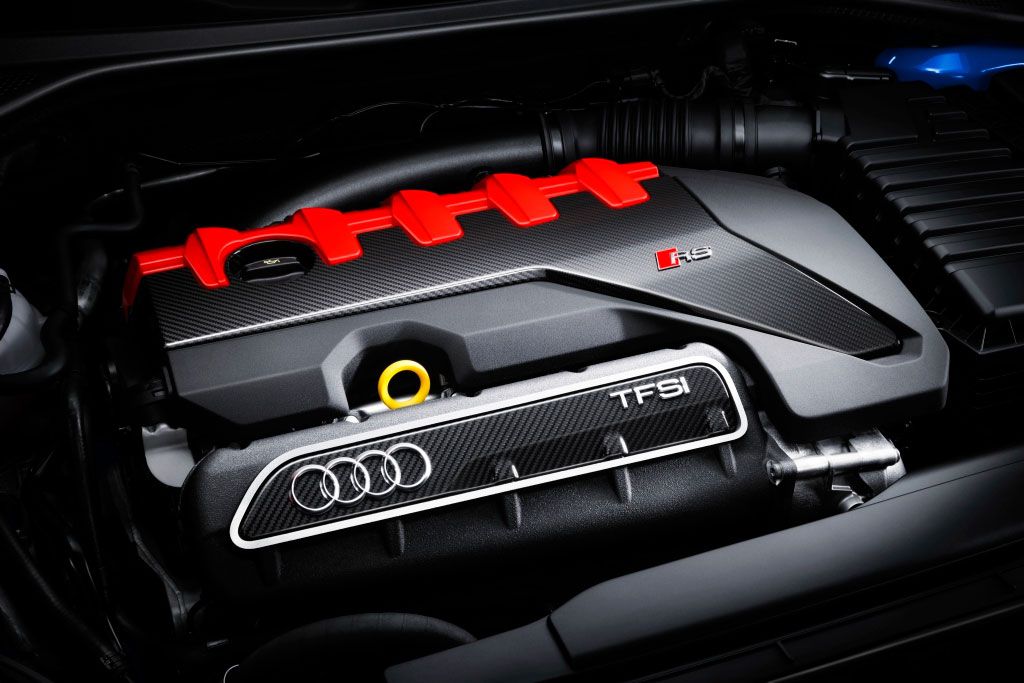 Немецкий хэтчбек Audi RS 3 Sportback с ограничителем скорости на 280 км/час
