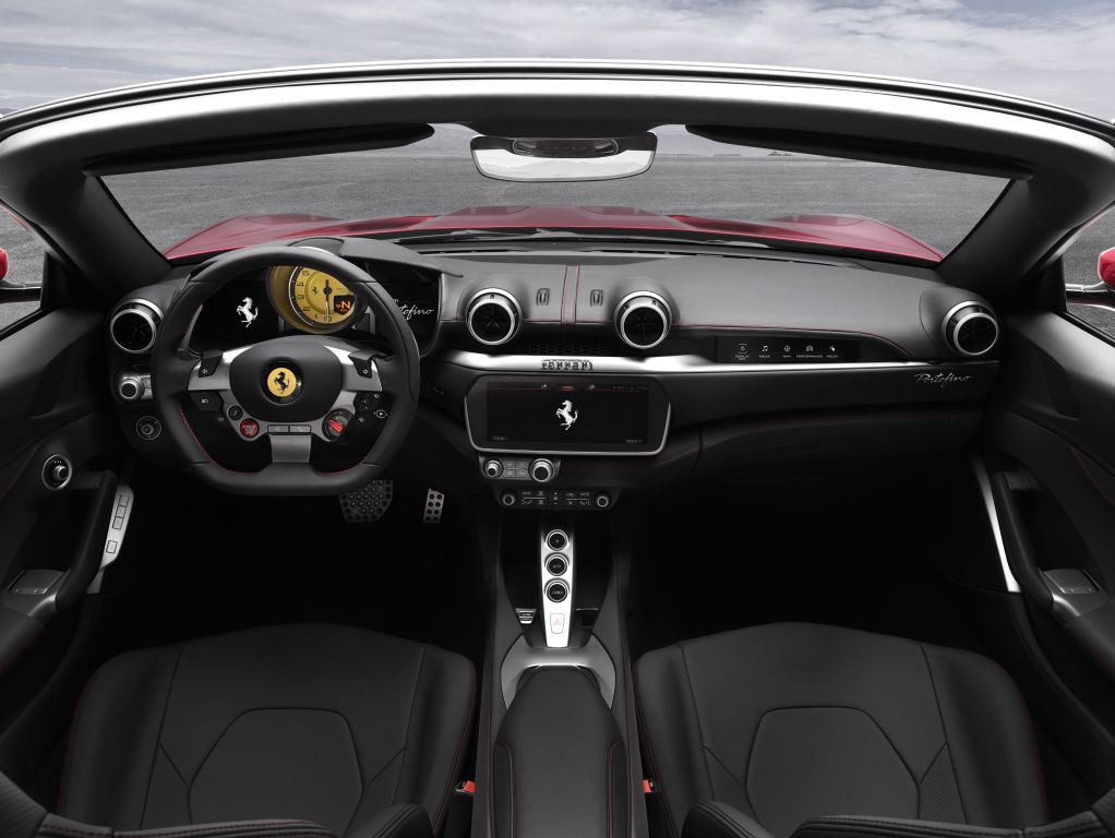 Ferrari выпустили новый младший родстер - Portofino