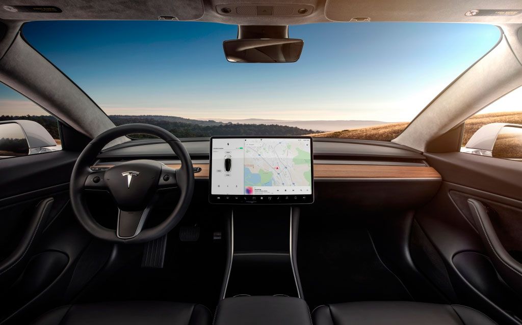 Tesla Model 3: Автомобиль или просто гаджет?