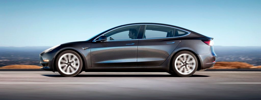 Tesla Model 3: Автомобиль или просто гаджет?