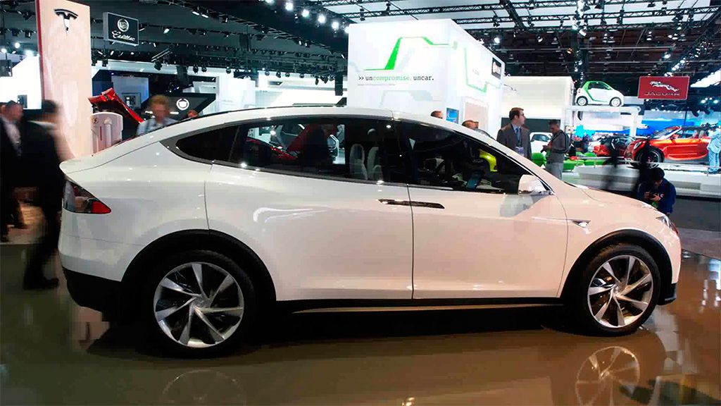 Электрический кроссовер от Tesla предстал перед широкой публикой в сентябре